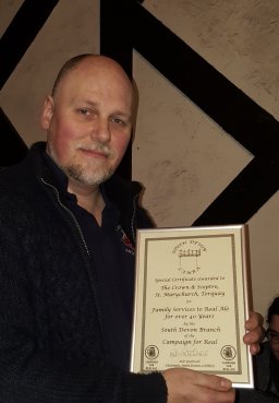 Receiving his award for the longest number of years in GBG.