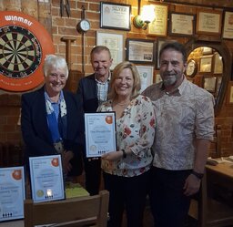 Branch member Susan Holford, Chair Rich Harris presenting Rutland CAMRA’s 2022 Pub of the Year runners-up award to Debbie and Gene of The Plough Inn, Caldecott