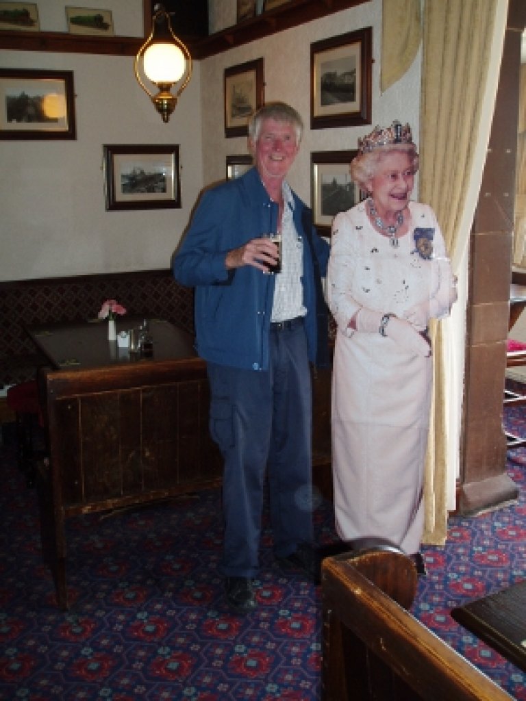 Fenman tries to get a knighthood at the Ratty Arms