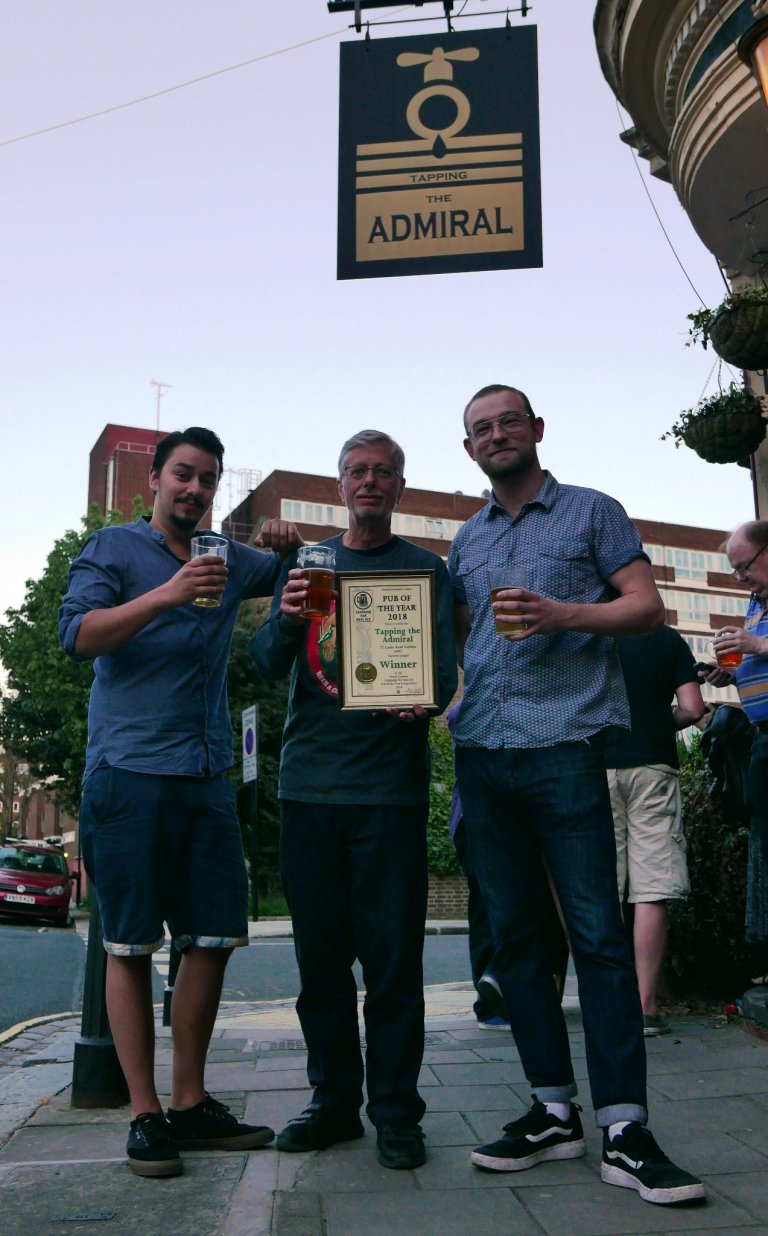 Phil Stewart (L) and Josh Freeborn (R) accept their 2018 North London Pub of the Year Award from John Cryne