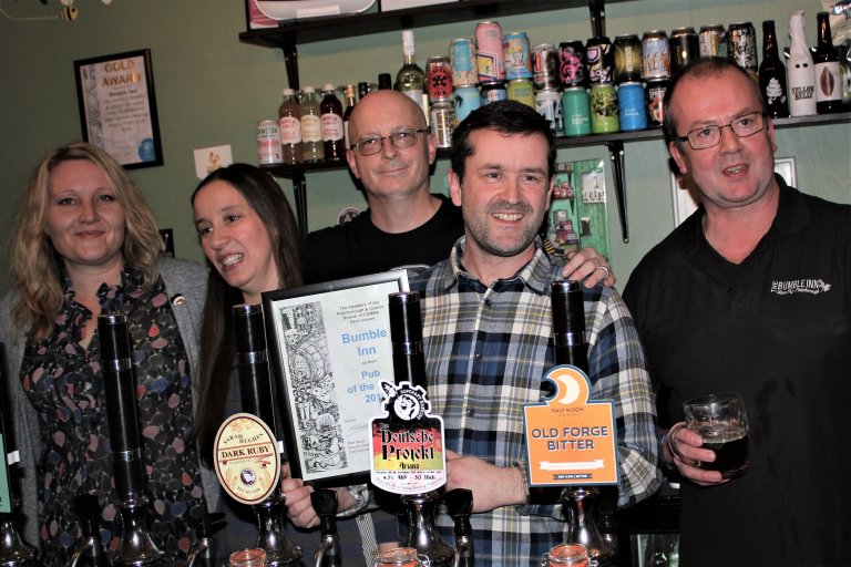 Pub of the Year
The Bumble Inn, Westgate, Peterborough
Tom and Michelle Beran received their 2018 Pub of the Year Award from Branch chairman Dave Murray and the nominating member, Paul Brammer.
Presented on Fri 2nd February, 2018