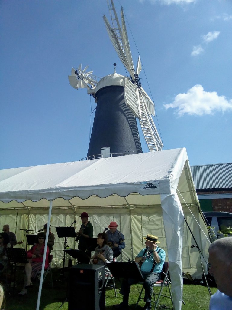 Orchestra & Windmill