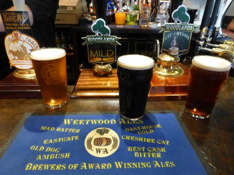 Selection of the excellent beers served at the Tunnel Top on the occasion of the Oct 2013 Regional Meeting hosted by Halton CAMRA Branch.

L to R - Spitting Feathers Thirstquenched 3.9% - Woodlands Mild 3.5% - Woodlands Old Faithful.