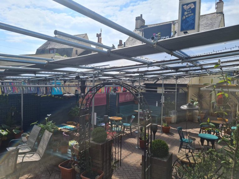 Blue Anchor Teignmouth outside drinking area
