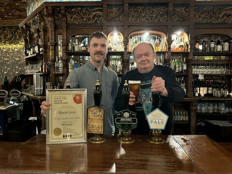 David, London Village Inns’ General Manager (left) accepts the Award from Branch Chairman, Colin Coyne