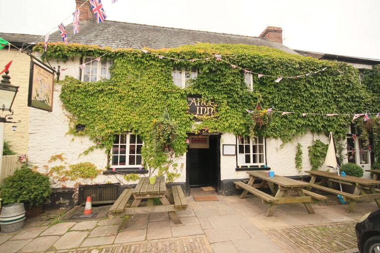 Charming country pub in a tiny village on the Hereford border