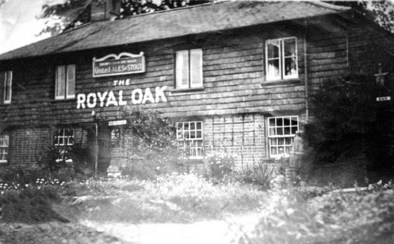 Royal Oak, Handcross